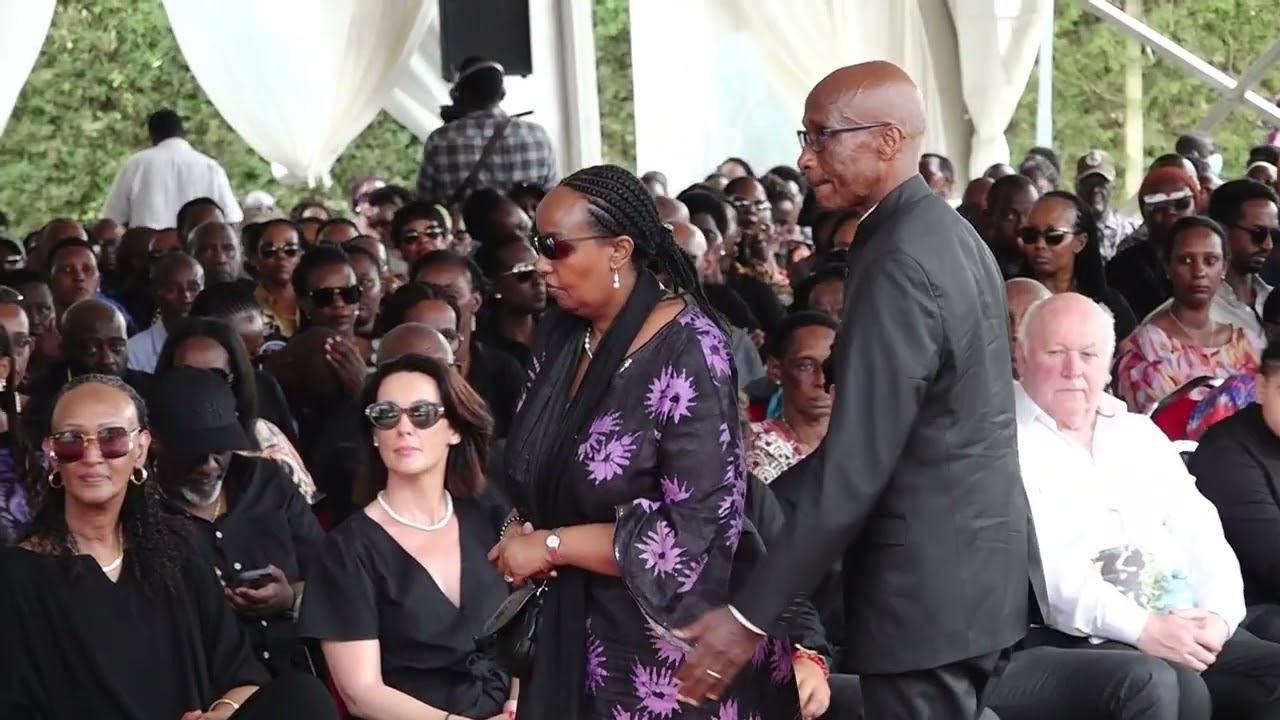 MUHOOZI NE KAYIHURA BEGUDDEKO BASSE EKYAMA