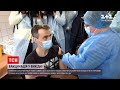 Новини України: вакцинуватимуть не всіх охочих, а передусім людей із пріоритетних груп