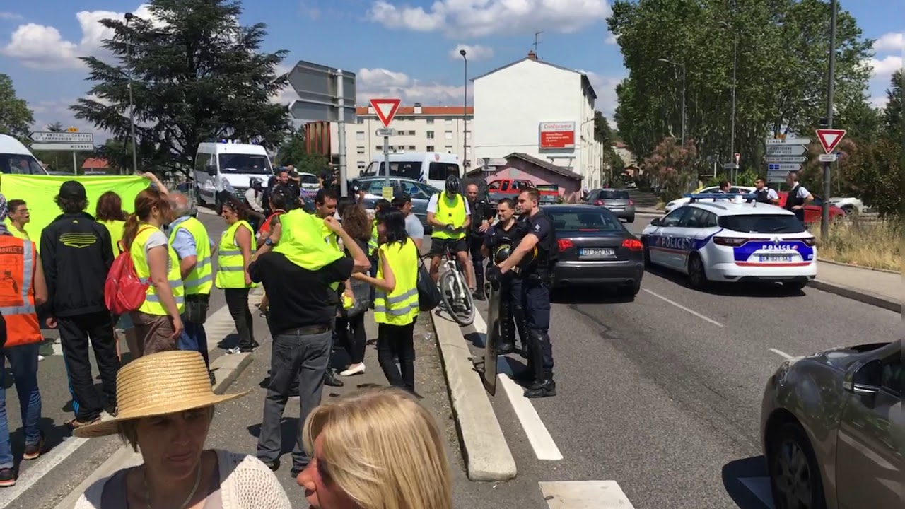 Samedi 22 Juin Acte 32 Rond Point Givors Saint Etienne Police Gilet Jaune