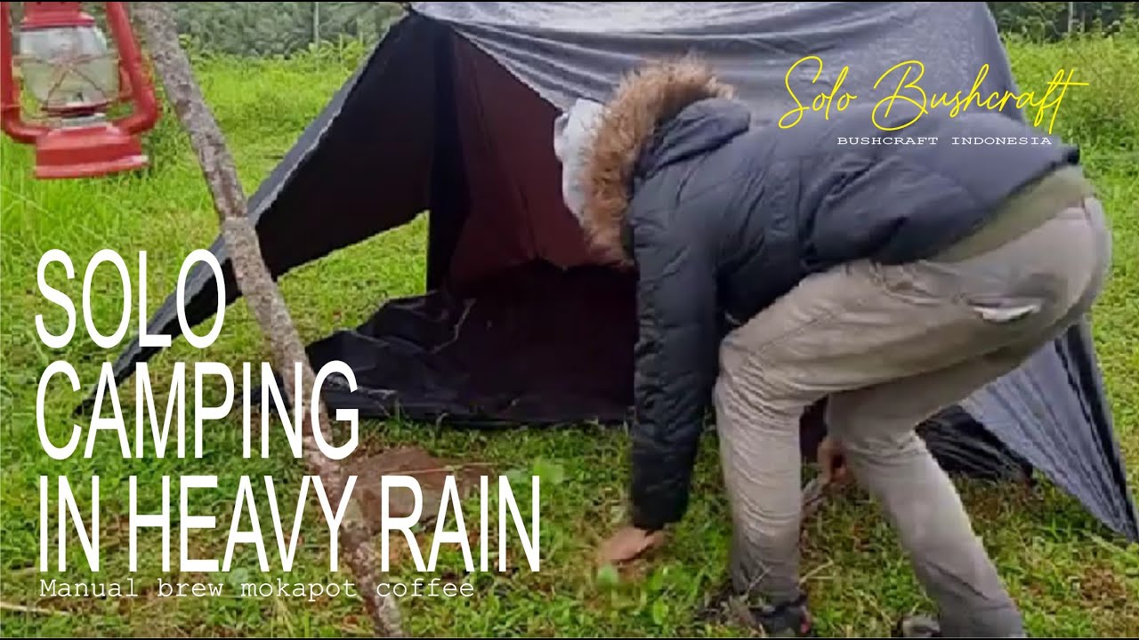 Solo Camping in heavy rain • Survival Shelter • Relaxing in the tent ...