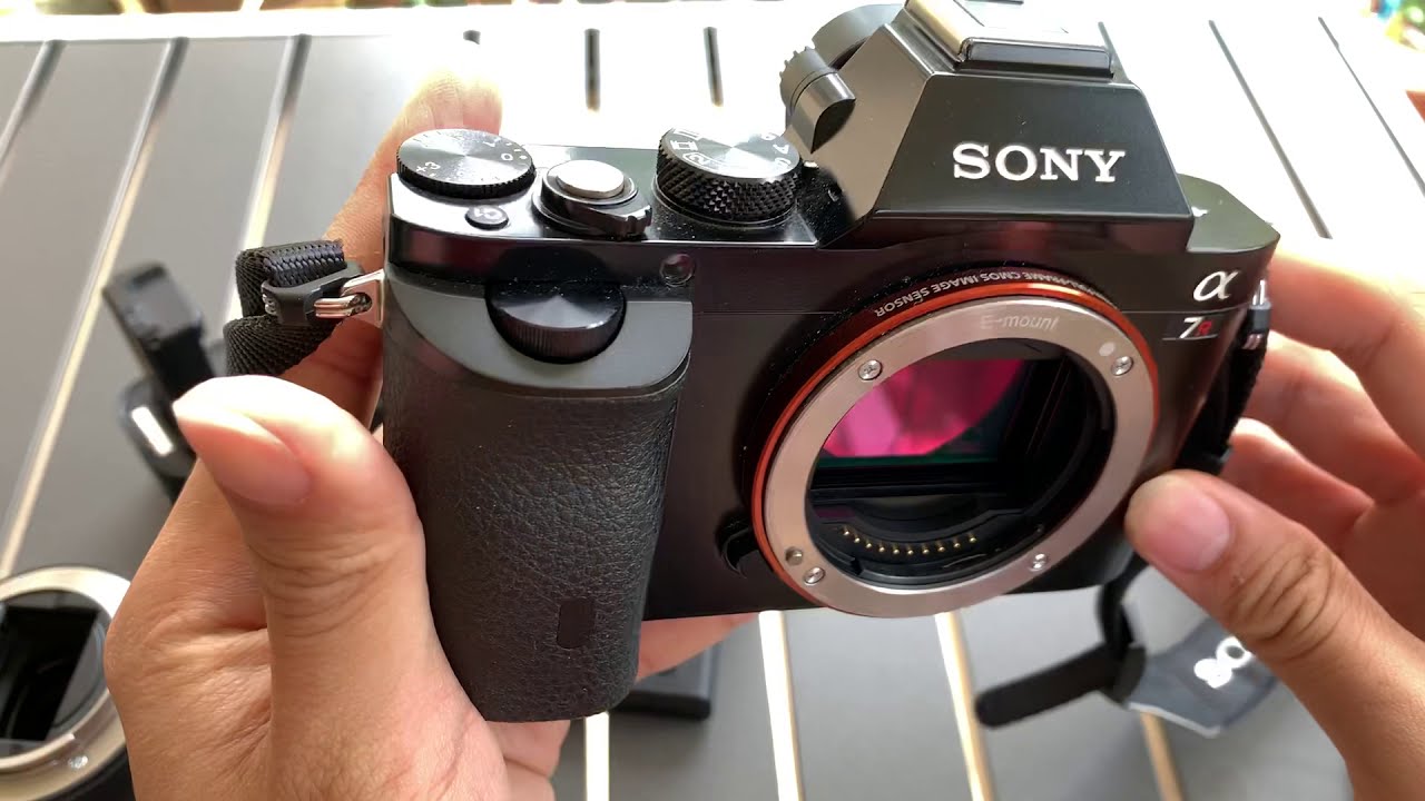 Sony A7R Camera + Sony FE 28-70mm f/3.5-5.6 OSS Lens + Sony VG-C1EM Battery Grip ( Prisc )