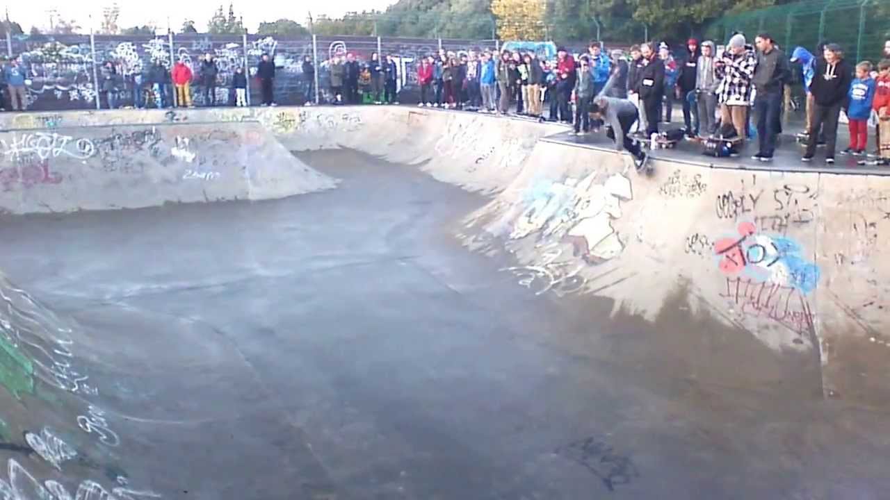 Aaron Homoki skating Bushy Park Skatepark