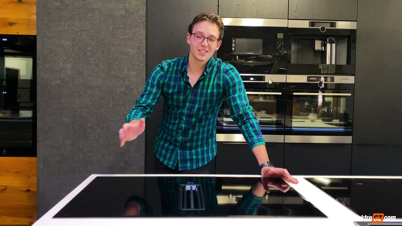 Indukční varná deska s integrovaným odsavačem par CCE84779FB | AEG