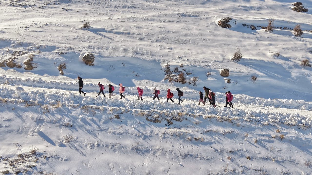 2019’dan beri dinmeyen çile: Öğrenciler 2 km yol yürüyerek okula gidiyor 