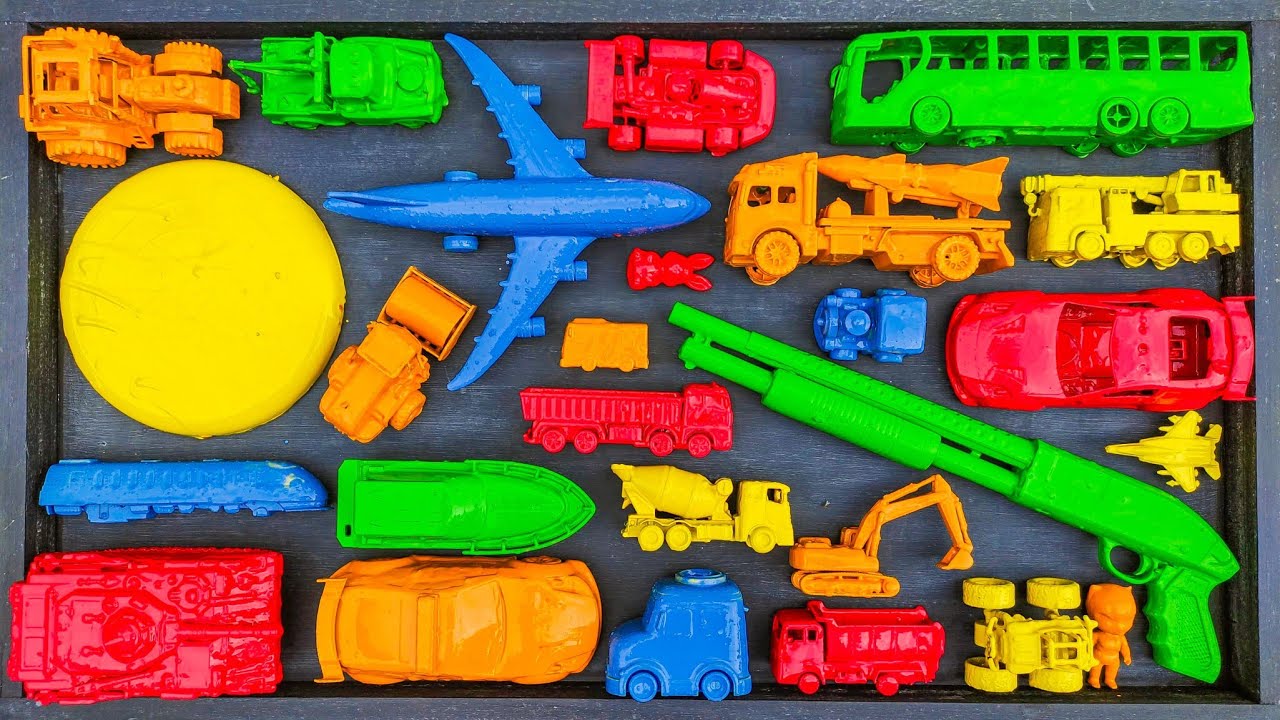 Membersihkan Mainan Mobil Balap, Bus Telolet, Kereta Api, Truk Molen, Tank Baja, Beko Excavator.