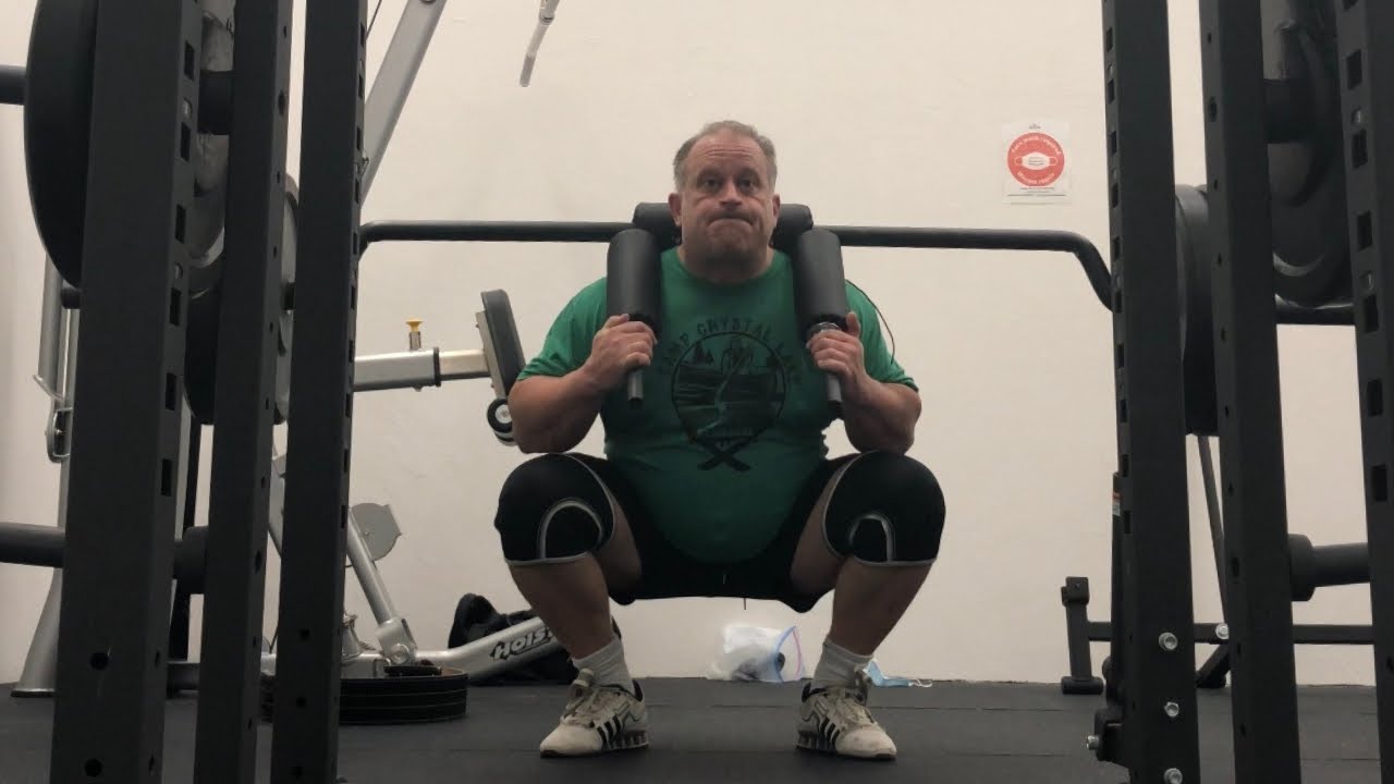 Safety Squat Bar - How To Properly Use It And Its Benefits - YouTube