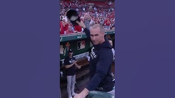 Nothing but class from Cardinals fans for Goldschmidt