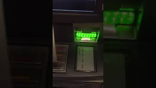 طريقه جديده لسرق الأموال من مكينة الصرف الآلي وضع شريحة بيانات في مدخل البطاقات
