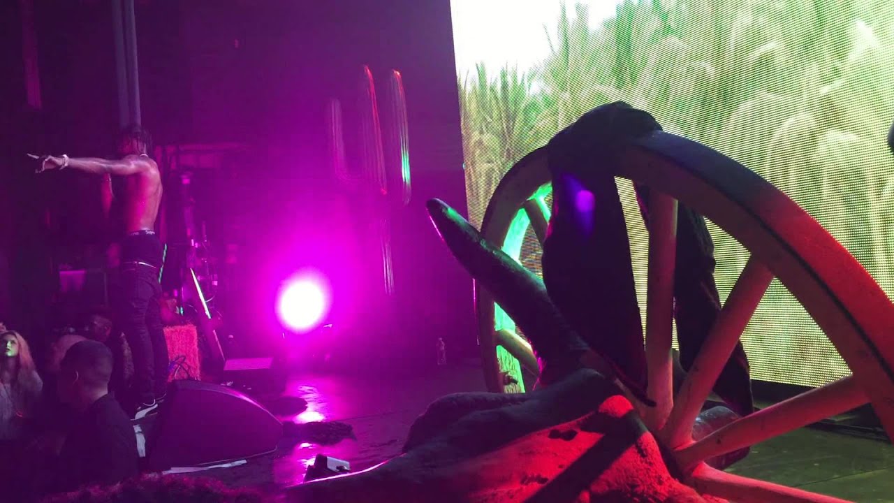 TRAVIS SCOTT - 3500 - LIVE @ RODEO LA - 9.15.2015 - YouTube