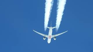 Emirates Airlines A6-EBA,Boeing 777-3HER.Air to Air video
