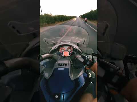 ضحكتلي دنيا منين عرفتك نتيا