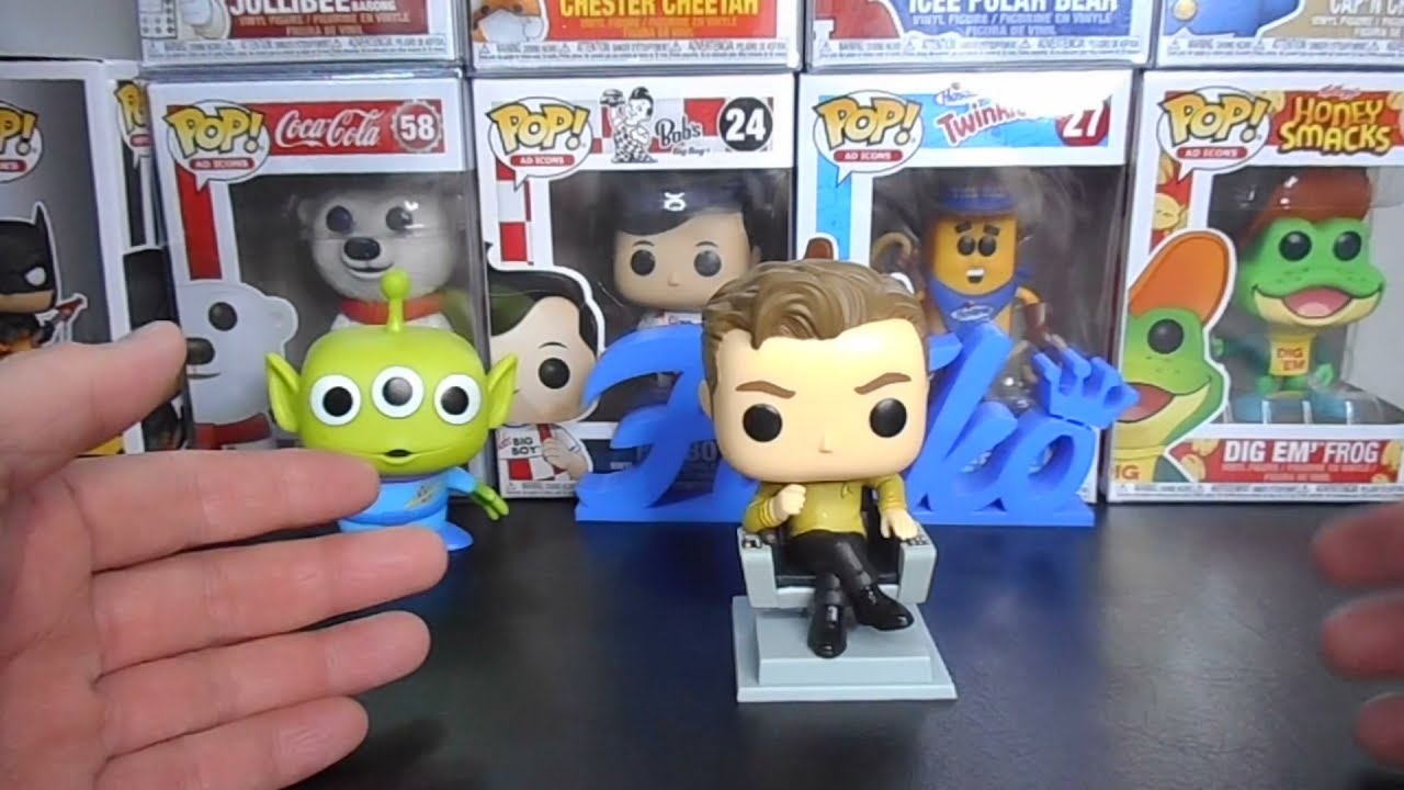 Unboxing Captain Kirk on Chair 