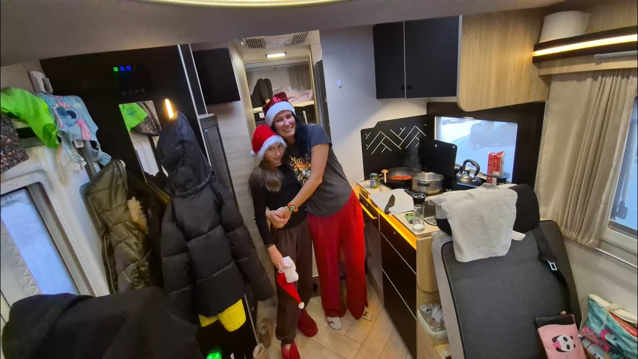 Tak wygląda gotowanie w kamperze i suszenie rzeczy Camp Gorący Potok Chausson Elite 720 Ford Transit