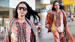 Hina Khan Cute Interaction With Paparazzi at Airport