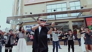 Flash Mob - Performing Pirates of the Caribbean theme song in plaza🎵💃🏽 Resimi