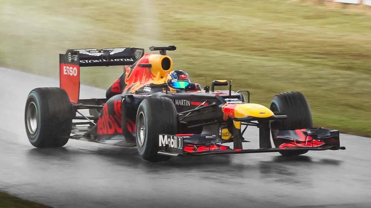 Himlen social Burger Red Bull RB8 F1 2012 Show by Patrick Friesacher: Screaming V8, Powerslides  & Donuts! - YouTube