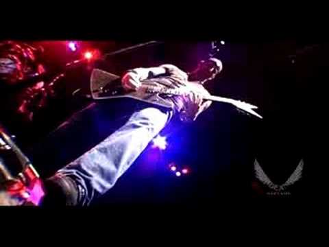 John Connolly Of Sevendust And DEAN GUITARS