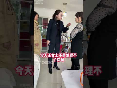 嚣张女司机仅因女孩没有及时让路,连扇女孩二十个耳光 女孩一家欲告无门 看穆老师如何解决#起诉#法律咨询#律师事务所#正能量 抖音