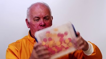 Half-Life Simulation | Exponential decay | Radioactivity