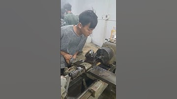 Sinh viên Cơ khí FPT Polytechnic TP.HCM học Thực hành Cơ khí 2