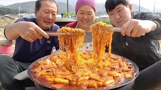 라면사리 가득 넣은 솥뚜껑 라볶이!! (Rabokki, Stir-fried Rice Cake with Ramen Noodles)요리&먹방!! - Mukbang eating show