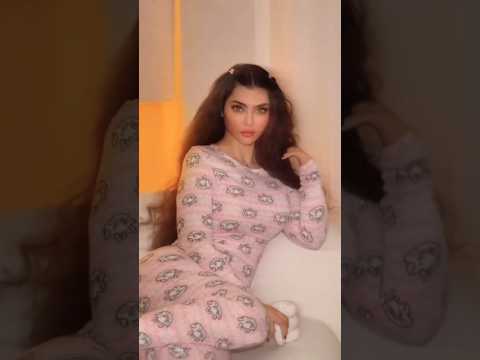 قمر اللبنانية تشعل الأجواء برقصة جريئة على أغنية بصباصة جمال وإبداع بلا حدود 