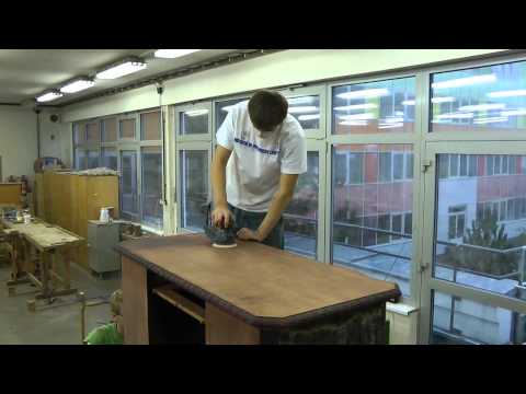 Video: Jak zabráníte poškrábání dřevěného stolu?