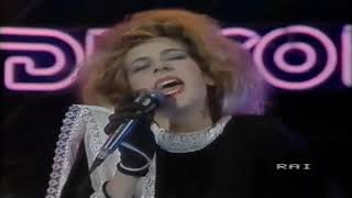 Valerie Dore   Get Closer Live 1