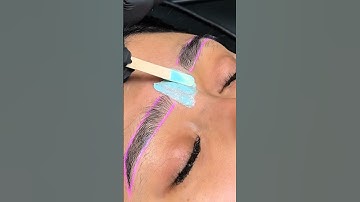 Brow wax 🩵 #browwaxing #browshaping #browwax #eyebrowwaxing w