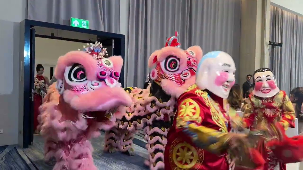 งานแต่งงานแห่ขันหมาก พร้อมเชิญคู่บ่าว สาว ขึ้นเวที