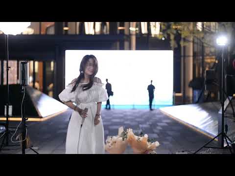 小姐姐路边翻唱张惠妹高难度歌曲《听海》，一出声就知道不简单！