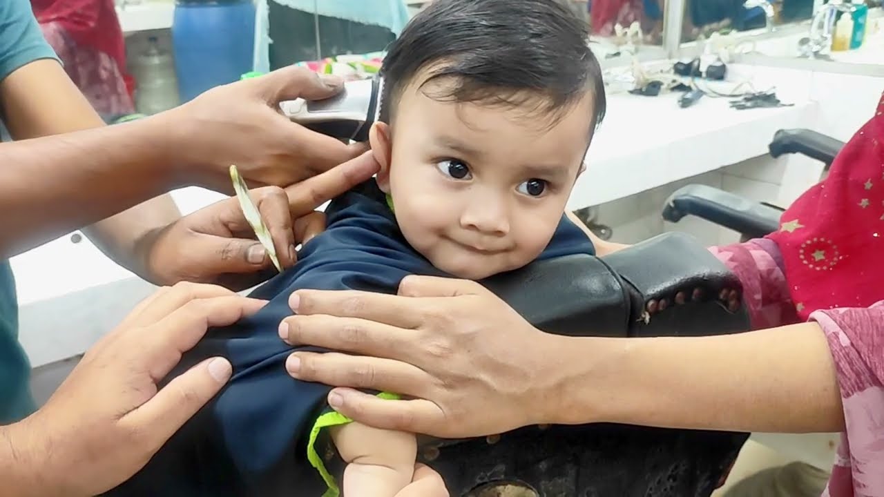 BABY HAIRCUT EASY WAY AT SALON 😳😅 Must Watch Hair Cutting