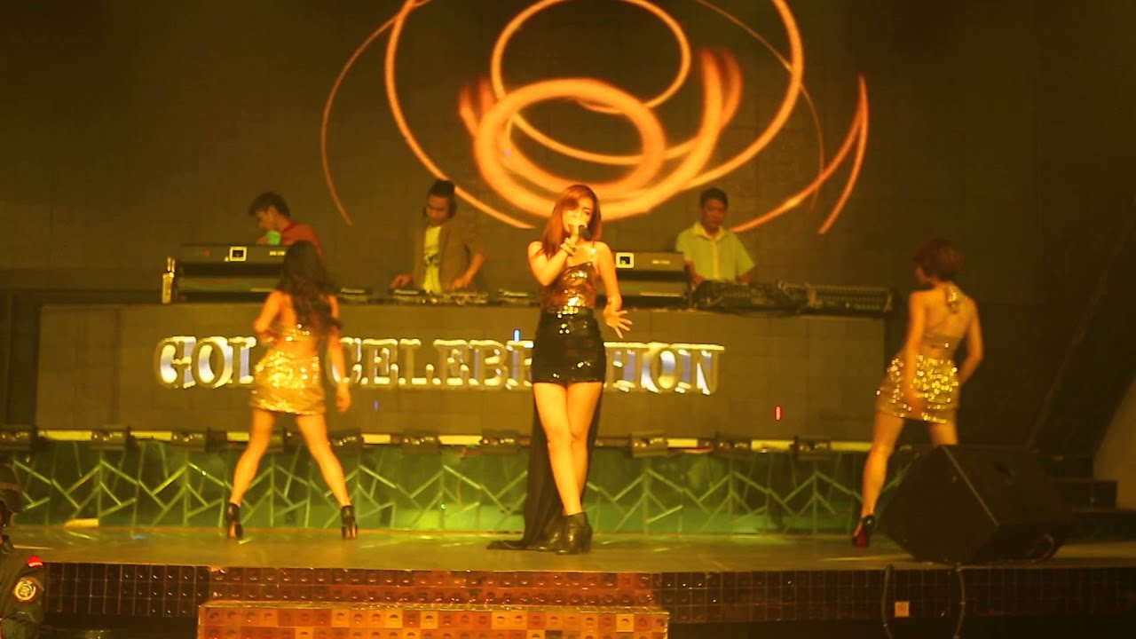 On the Floor !!! Đinh Hương - The voice at M.O.S Club 07-05-2013