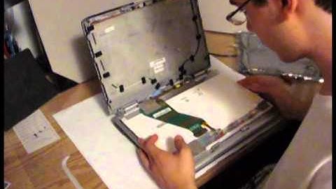 Dell Inspiron 1520 Screen Replacement Step-By-Step Instructions