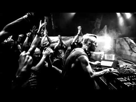 Enter main. Ричи Хоутин диджей. Enter Richie Hawtin. Индастриал Техно вечеринка. Detroit Techno DJS.