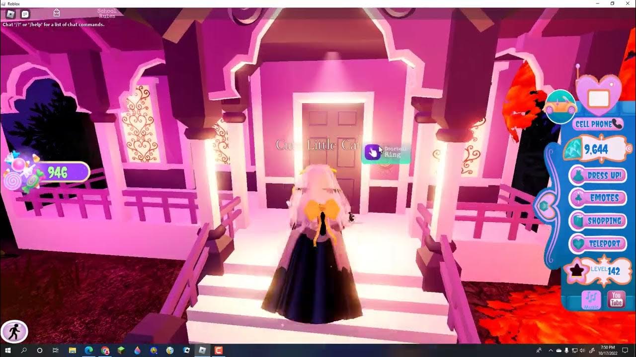 Showing you some chests and secrets in Royale High Wickery Cliffs