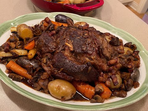 Video: How To Make A Mushroom Roast With Red Wine