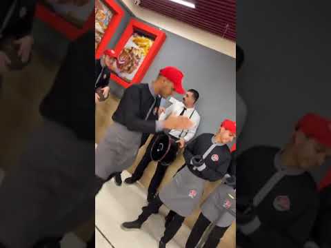 اول ما بدينا ع النبي صلينا 