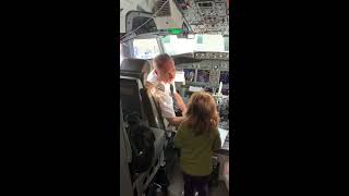 Pilot Lets Little Girl Make Announcement to Address Passengers in Airplane - 1065732