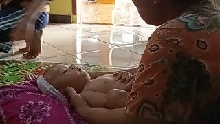 Live: The Proper Way to Massage a Baby