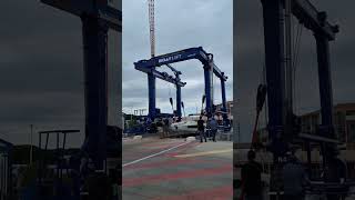 Smooth operations with the Boat Lift travel lift 👌