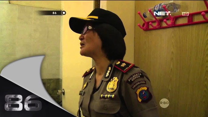 Nudist plyajda bir yigit ozining gozal sevgilisini sikadi