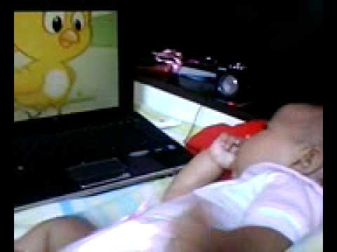 MALU ASSISTINDO GALINHA PINTADINHA