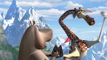 Madagascar 3 - Melman and Gloria dancing