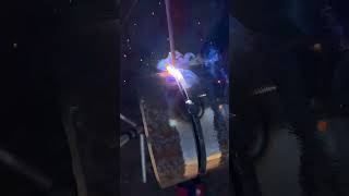 Обучение в школе сварки SVARNOY #stickwelding #welderwomen #сваркатруб #сваркаручником #сваркакорня