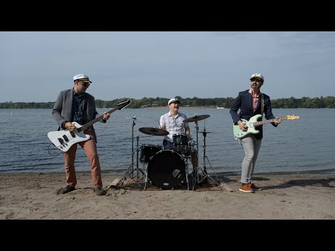 Complexes - Pleasure Privilege (Official Music Video)