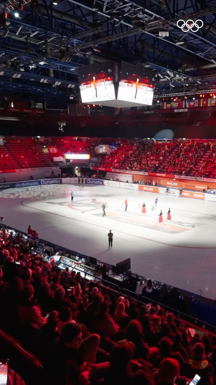 ?️  Check out the Milano Ice Skating Arena with us!