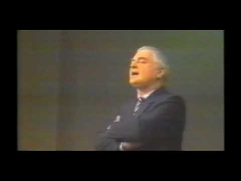 თოვს  It's Snowing