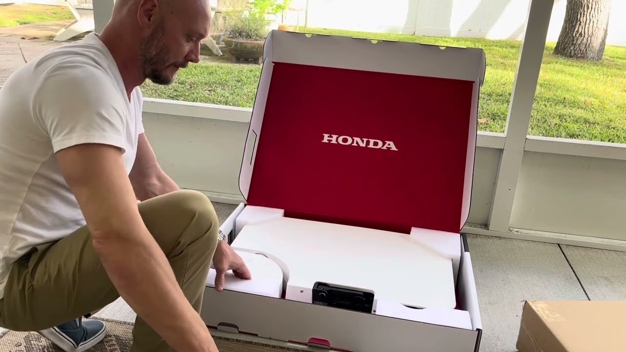 Unboxing a Honda Motocompacto electric scooter