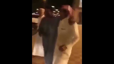 اخوه منكسر طالع معه من المستشفى